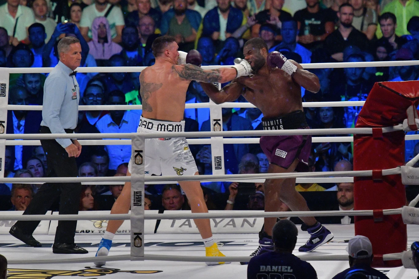 Ołeksandr Usyk w walce z Danielem Dubois