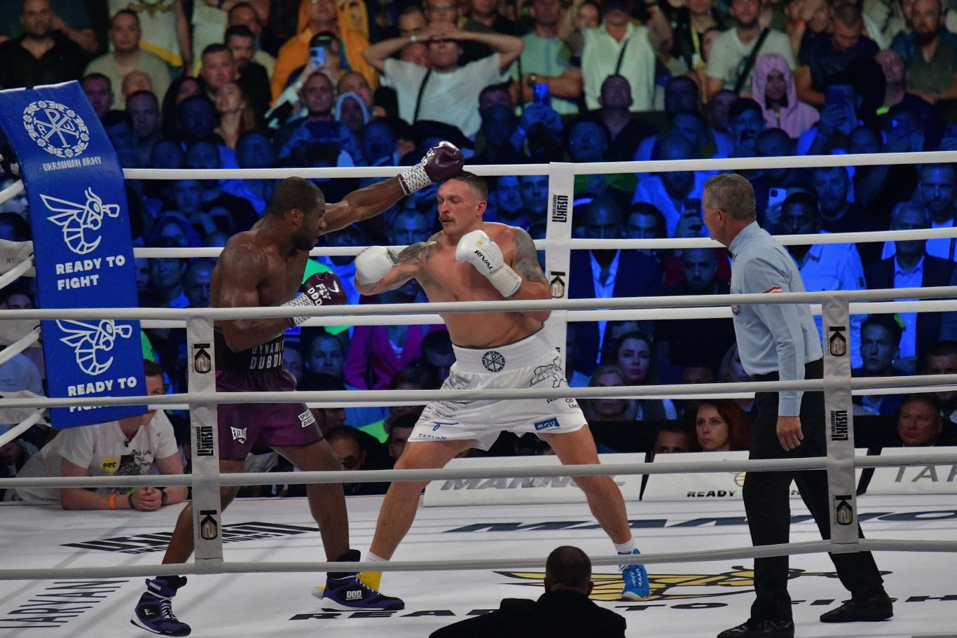 Ołeksandr Usyk w walce z Danielem Dubois