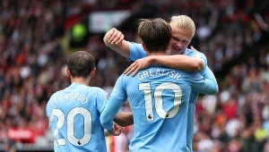 Erling Haaland i Jack Grealish cieszą się z gola zdobytego dla Manchesteru City