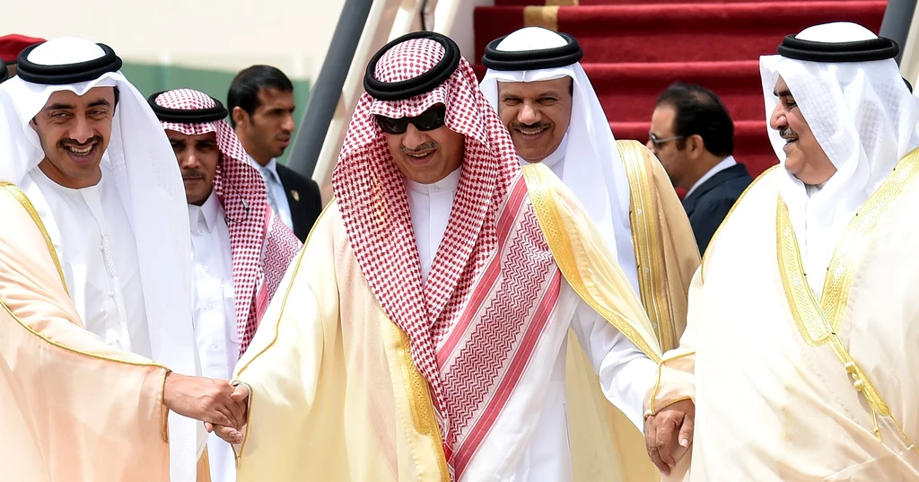 Arabscy szejkowie na angaż gwiazd europejskiego futbolu wydali w ostatnich miesiącach fortunę Arabscy szejkowie na angaż gwiazd europejskiego futbolu wydali w ostatnich miesiącach fortunę