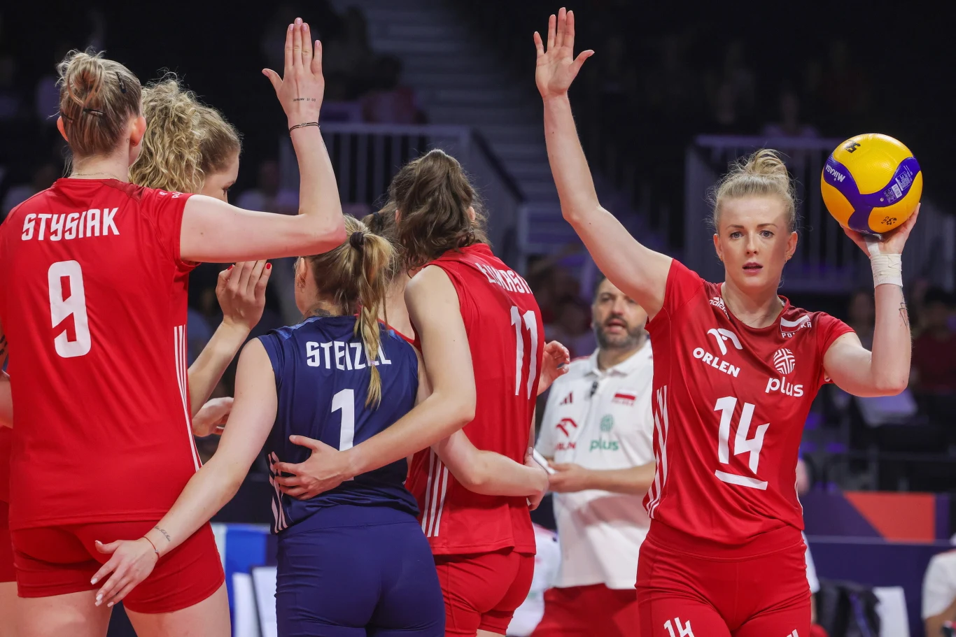Joanna Wołosz (z prawej) i inne reprezentantki Polski