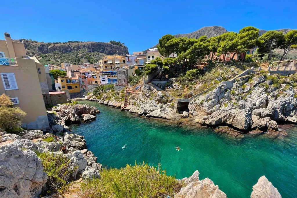 Mając samochód na Sycylii, dojedziemy w trudno dostępne miejsca jak np. plaża Sant'Elia 