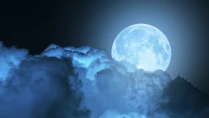 Księżyc w pełni w sierpniu może wydawać się niebieski
