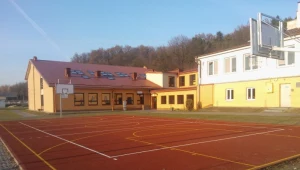 Na boisku szkolnym odnaleziono ciało 13-latka