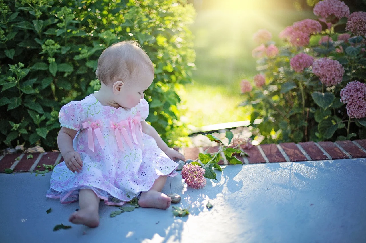 Jakie imiona pochodzące od kwiatów można nadać dzieciom? 