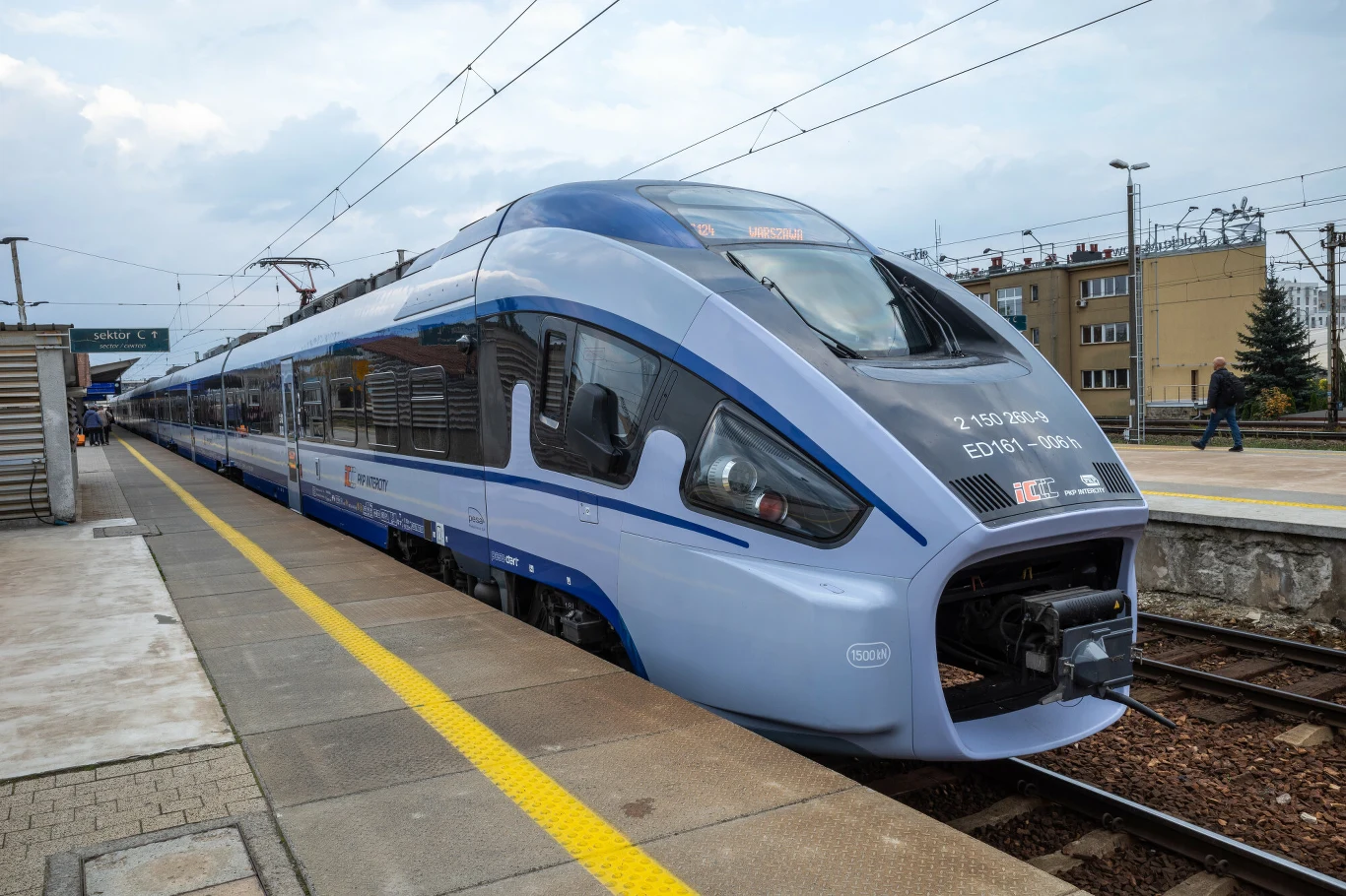 Prokuratura wszczęła śledztwo ws. policjanta, który nadawał sygnał radio-stop paraliżujący kolej Prokuratura wszczęła śledztwo ws. policjanta, który nadawał sygnał radio-stop paraliżujący kolej