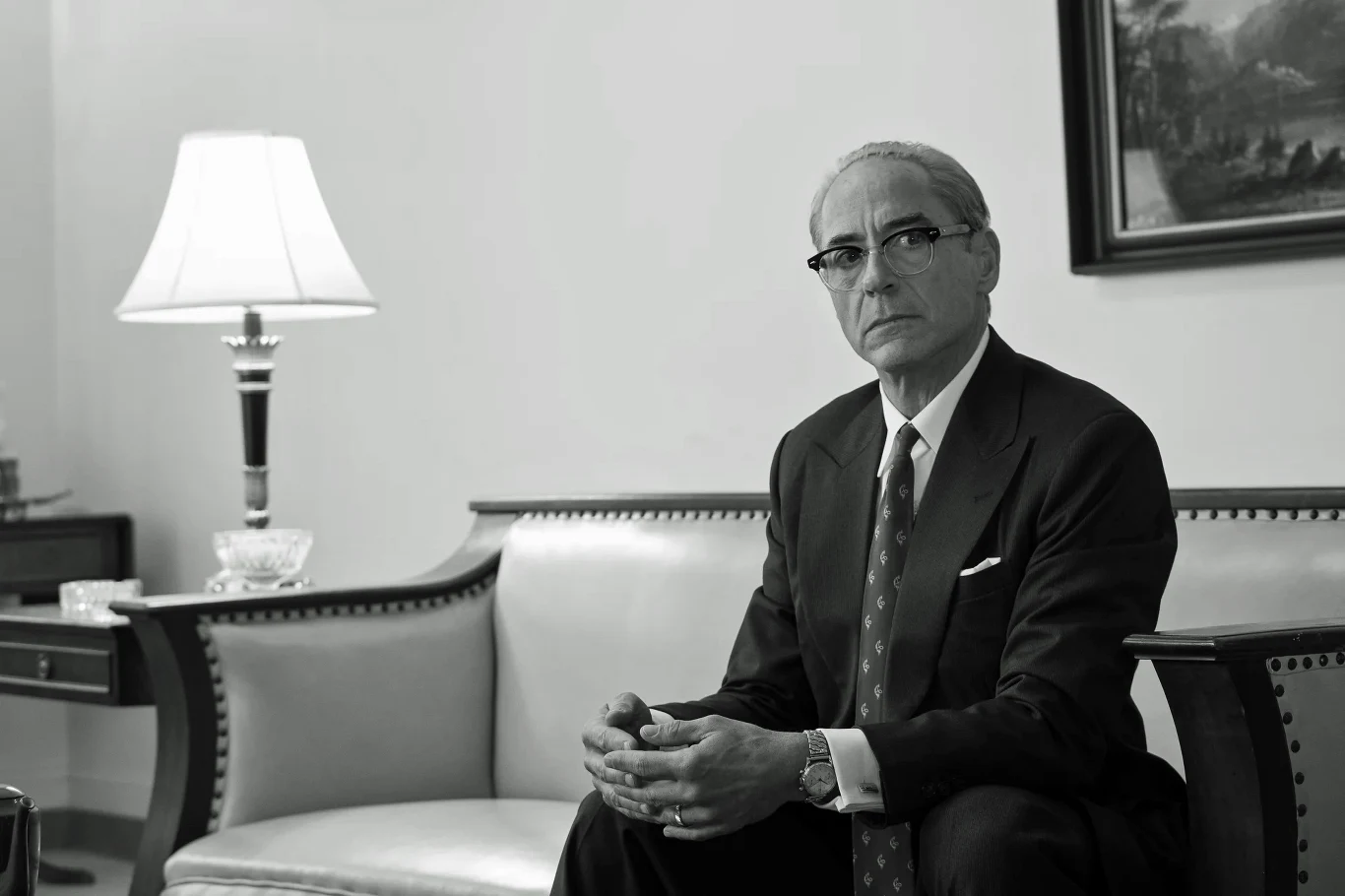 Robert Downey Jr. w scenie z filmu "Oppenheimer"