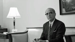 Robert Downey Jr. w scenie z filmu "Oppenheimer"