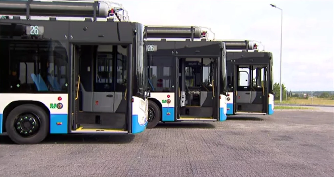 Pięć z dwudziestu zamówionych przez Rybników autobusów wodorowych NesoBus jest już gotowych. Wyjadą na ulice miasta prawdopodobnie jeszcze we wrześniu Pięć z dwudziestu zamówionych przez Rybników autobusów wodorowych NesoBus jest już gotowych. Wyjadą na ulice miasta prawdopodobnie jeszcze we wrześniu