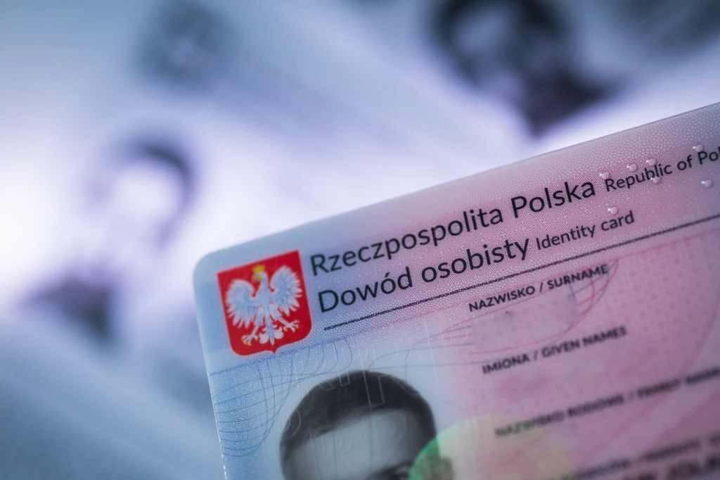 Obok tradycyjnego dowodu plastikowego funcjonuje także e-dowód