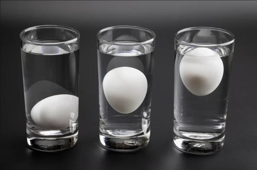 Wróżba z jajka i wody jest bardzo stara. Dawniej wierzono, że przepowiada przyszłość. 