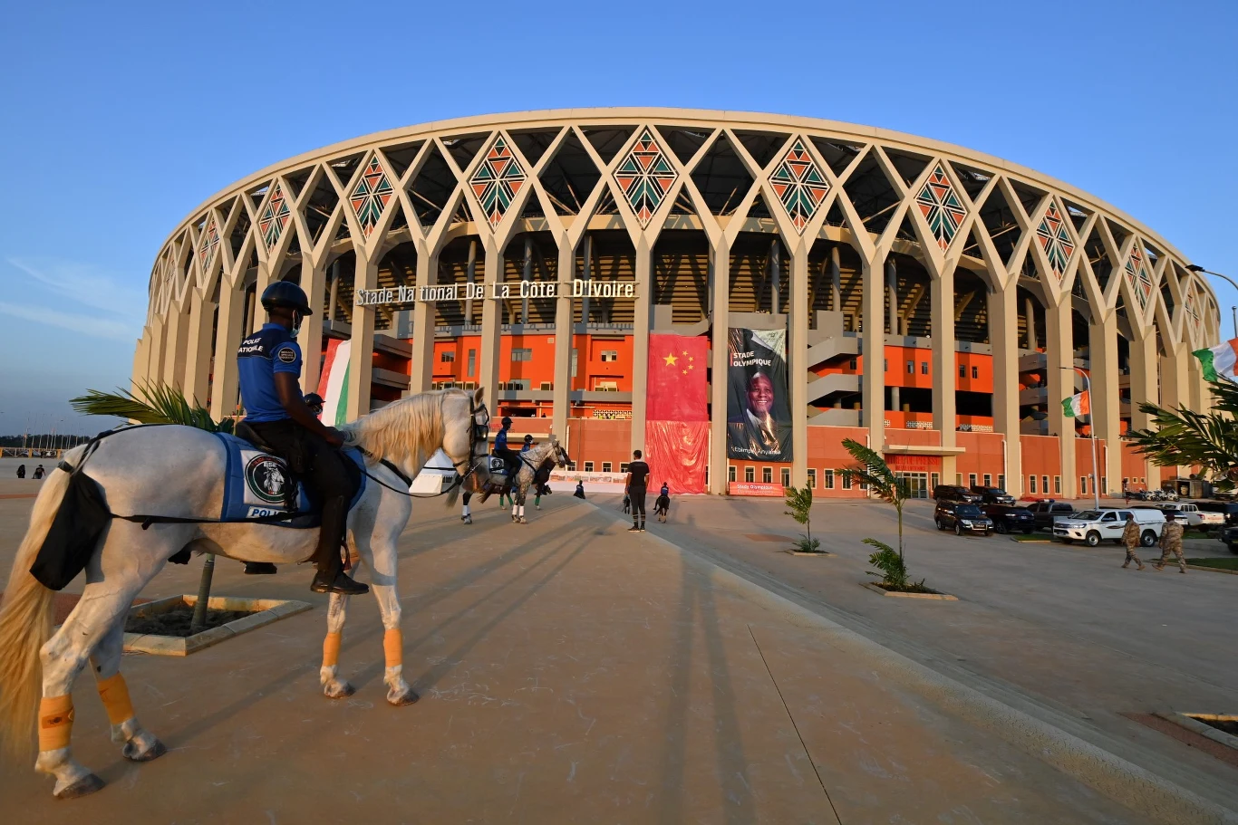 Wybudowany dzięki pomocy Chin narodowy stadion Wybrzeża Kości Słoniowej powstał z dala od Abidżanu, pomiędzy gminami Ebimpé i Anyama