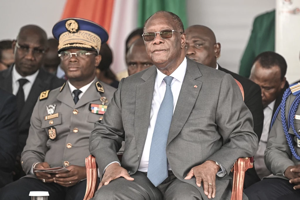 Na pierwszym planie prezydent Wybrzeża kości Słoniowej Alassane Ouattara Na pierwszym planie prezydent Wybrzeża kości Słoniowej Alassane Ouattara