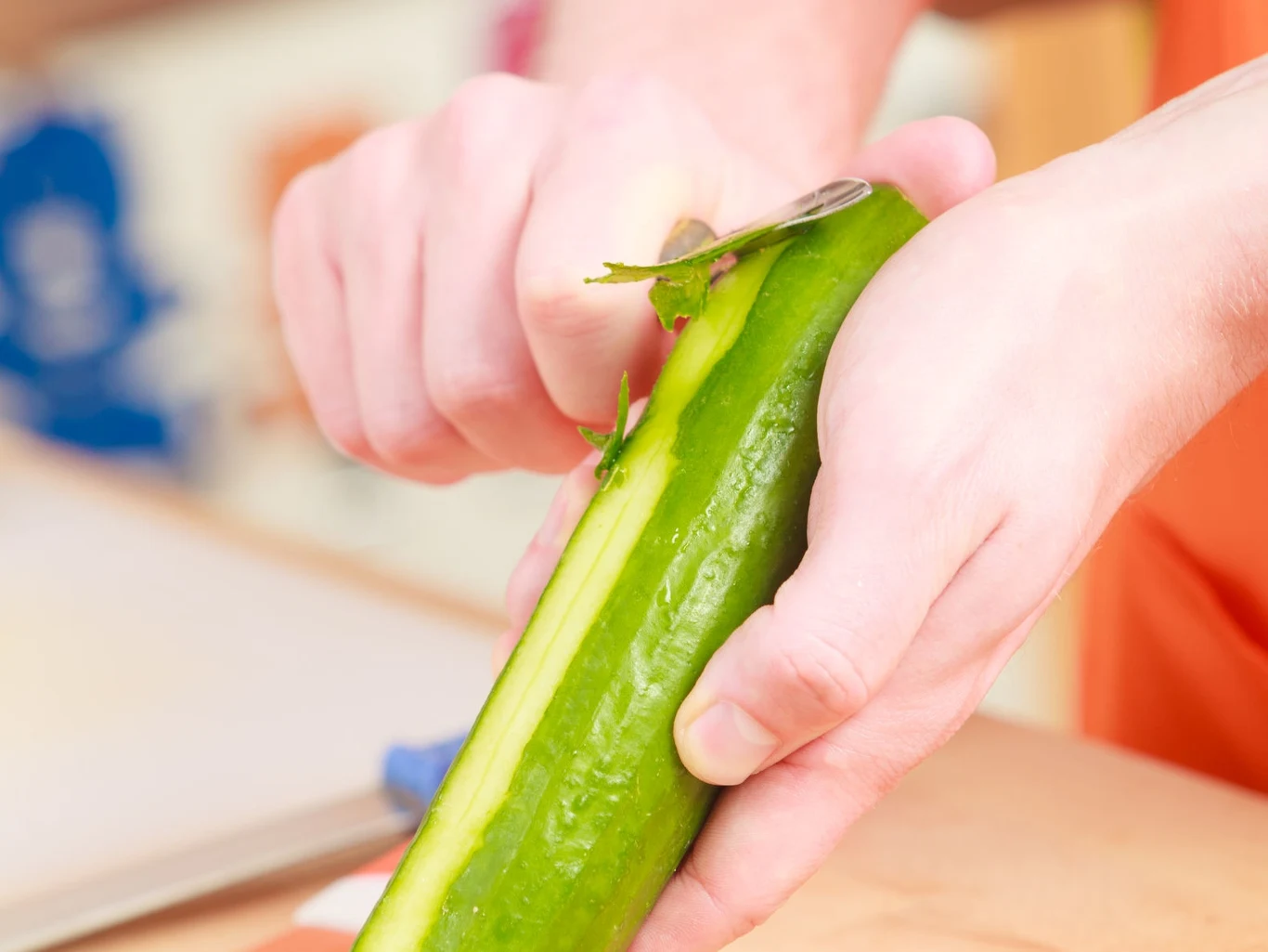 Obierki z ogórka na stal nierdzewną działają równie dobrze jak drogie środki czyszczące