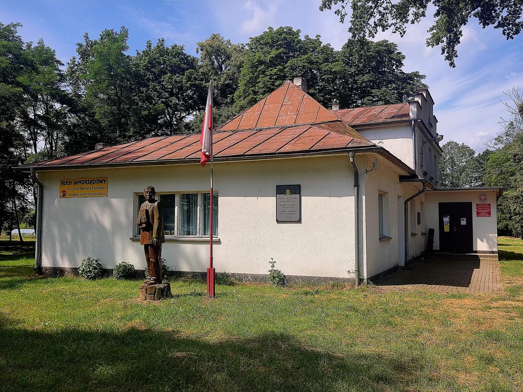 Muzeum Elementarza im. prof. Mariana Falskiego w Kuźnicy Grabowskiej powstało w 2021 r. z inicjatywy wójta Gminy Kraszewice