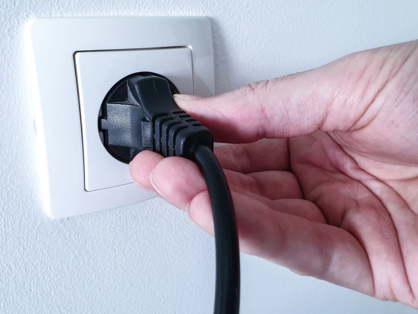 Znajomość zasad postępowania w czasie burzy pomoże uchronić przed dużymi szkodami