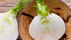 Koper włoski - surowy lub suszony - jest szczególnie popularny w kuchni Europy południowej1