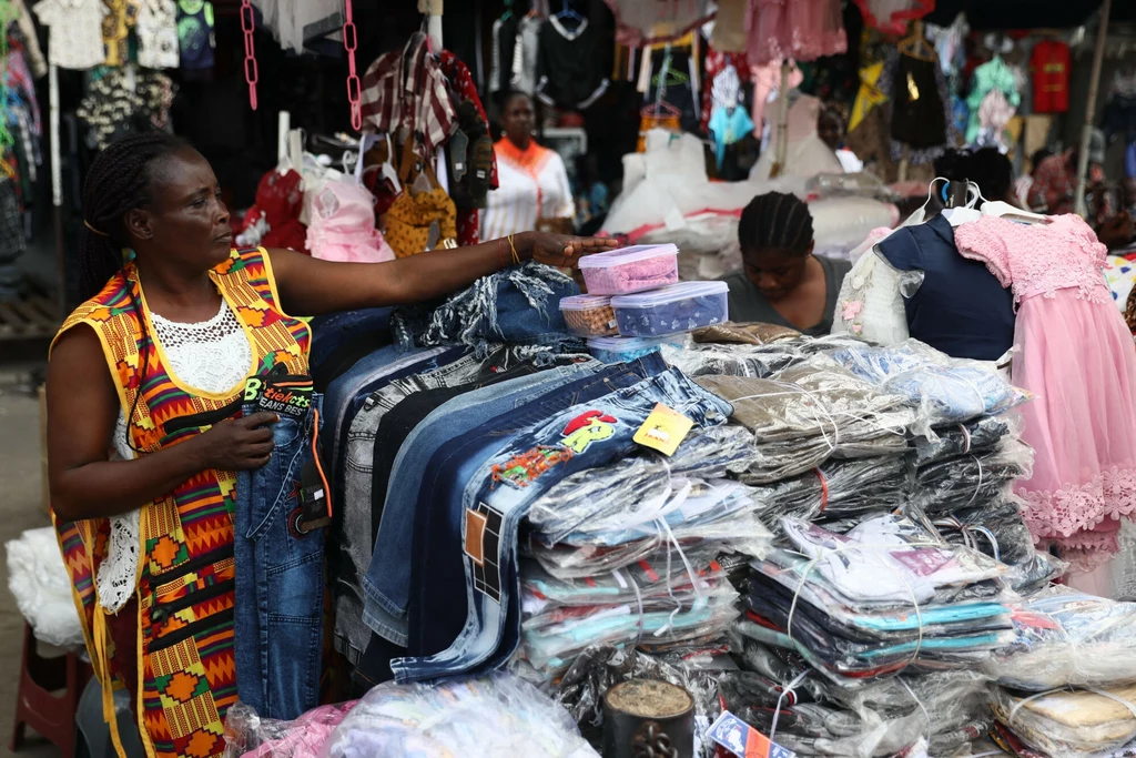 Targ odzieży w Ghanie