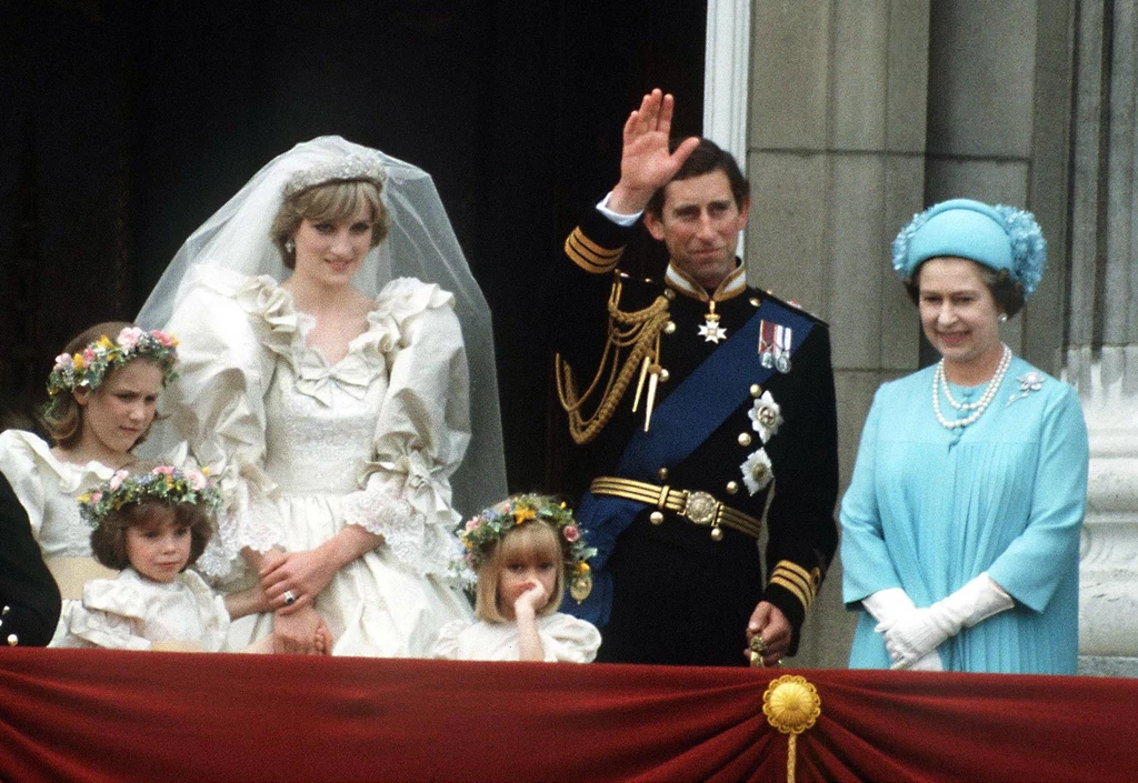 Po ślubie księżnej Diany i księcia Karola kontakty królowej Elżbiety II z synową bywały różne 