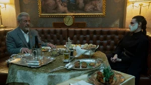 Mel Gibson (L) w serialu "The Continental: Ze świata Johna Wicka"
