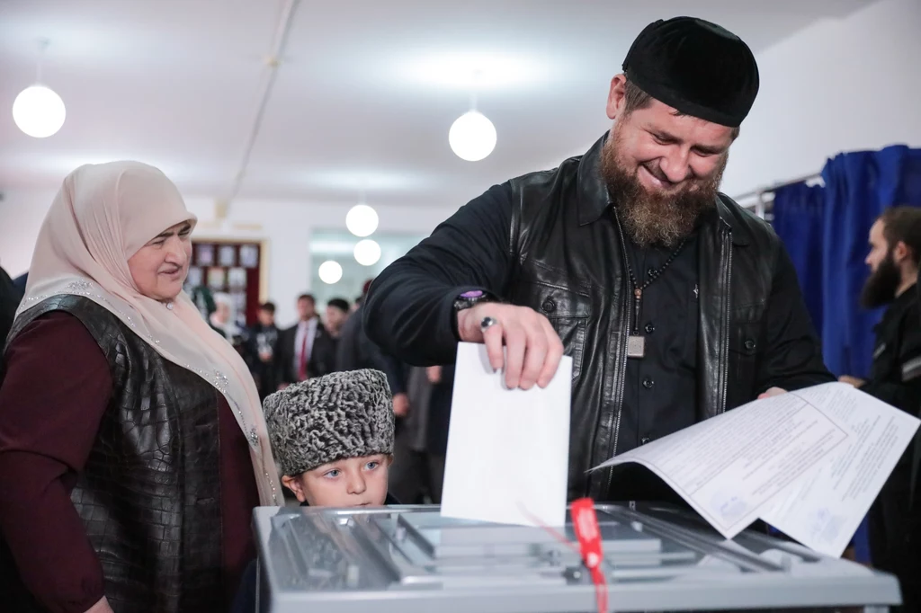Ramzan Kadyrow ze swoją matką Ramzan Kadyrow ze swoją matką