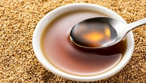 Olej sezamowy tłoczony jest na zimno,, dlatego zachowuje wszystkie witaminy i cenne pierwiastki