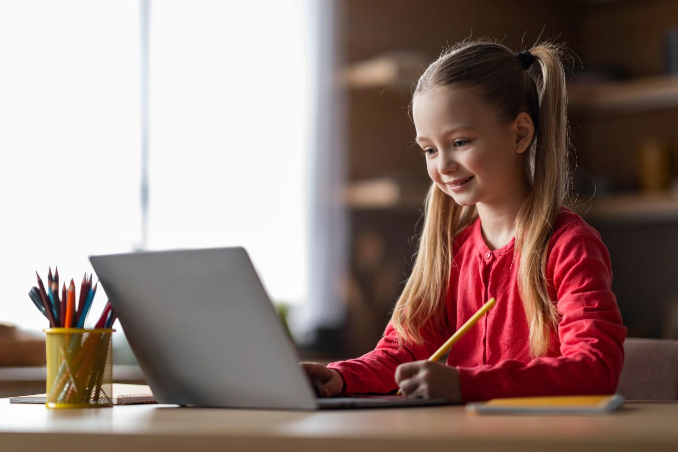 Wraz z początkiem roku szkolnego 2023/2024 rusza program "Laptop dla ucznia". Jakie laptopy otrzymają czwartoklasiści? Wraz z początkiem roku szkolnego 2023/2024 rusza program "Laptop dla ucznia". Jakie laptopy otrzymają czwartoklasiści?