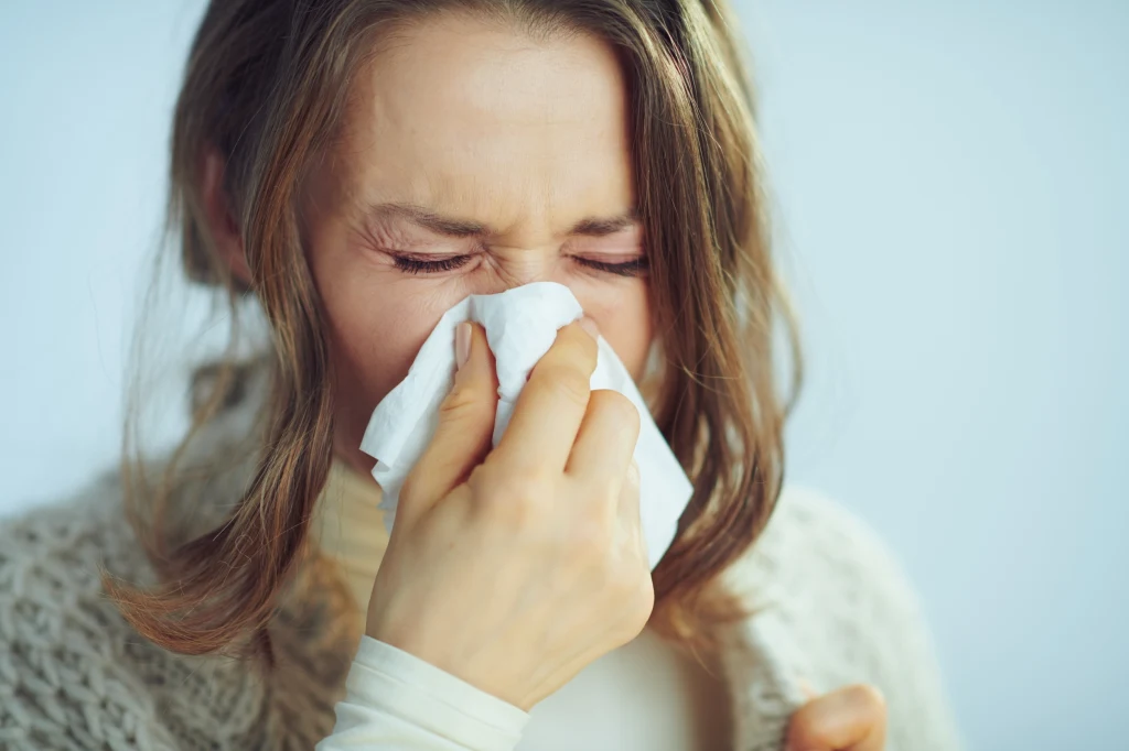 Niższe temperatury i większa wilgotność powietrza sprzyjają roztoczom, które są silnym alergenem