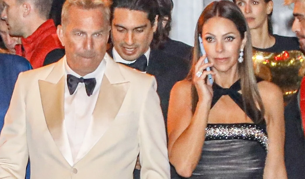 Kevin Costner i Christine Baumgartner Kevin Costner i Christine Baumgartner