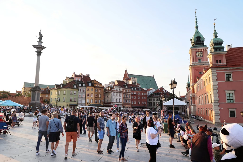 Płace w Polsce i UE. Dużo nam brakuje do Niemców i Francuzów