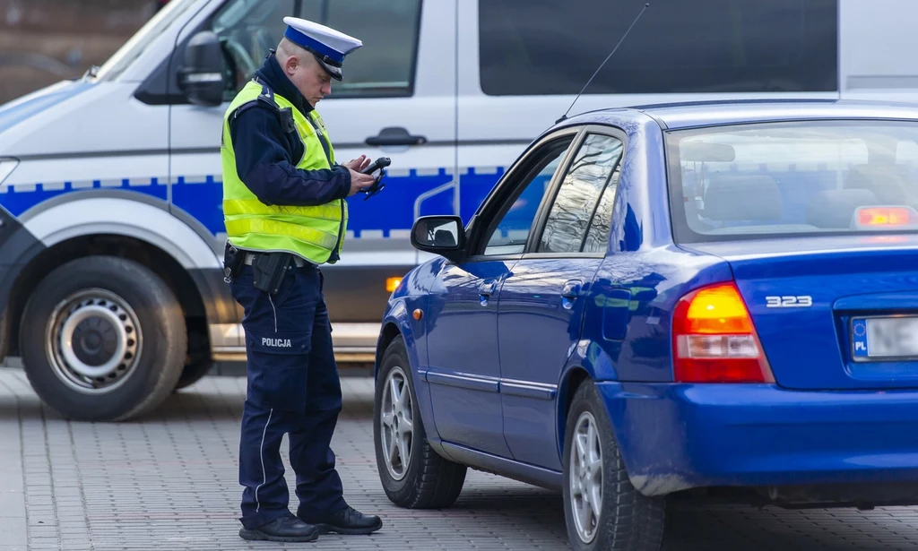 Wzywanie policji do zdarzenia drogowego nie zawsze jest obowiązkowe (zdjęcie ilustracyjne)