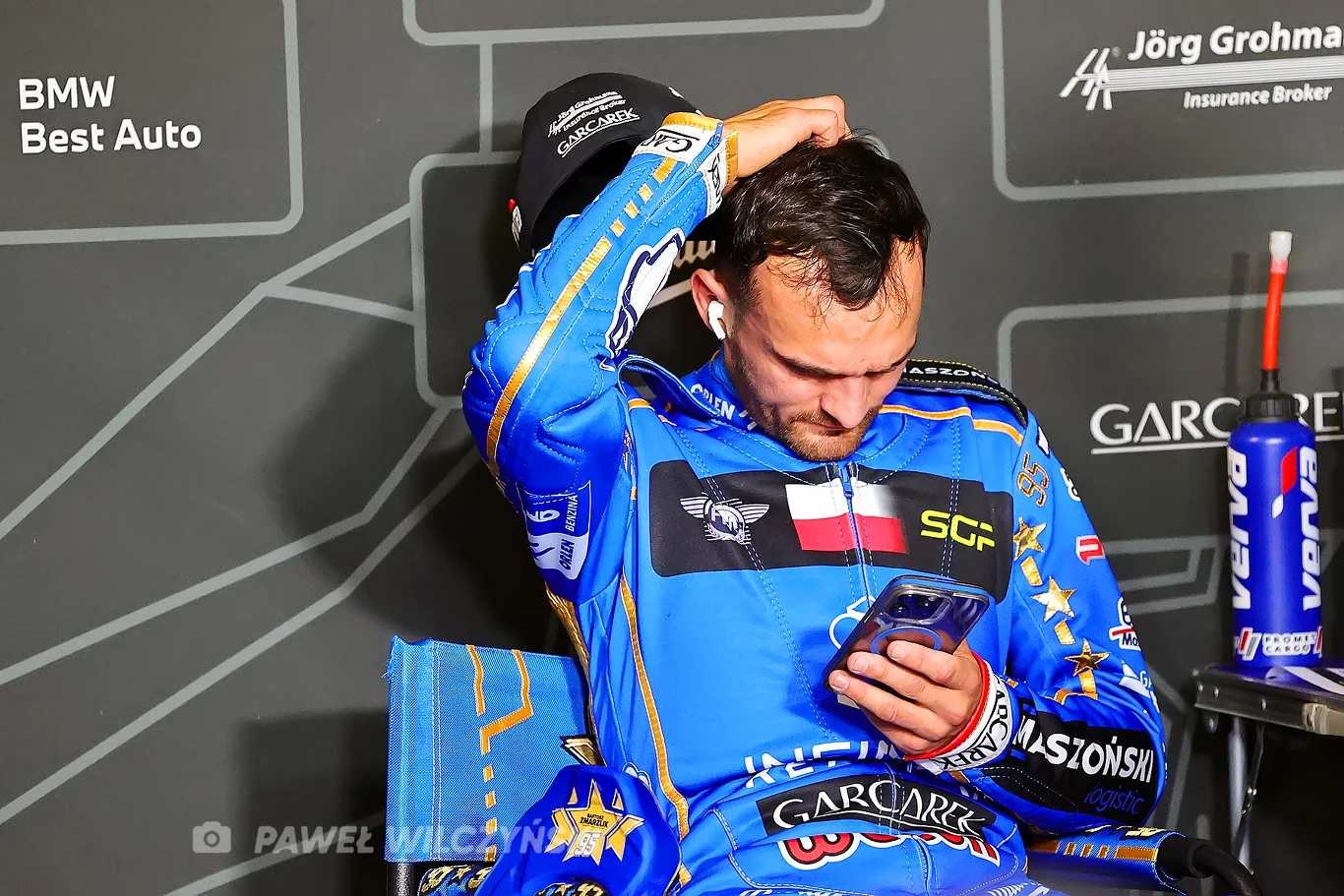 Bartosz Zmarzlik zmartwiony.