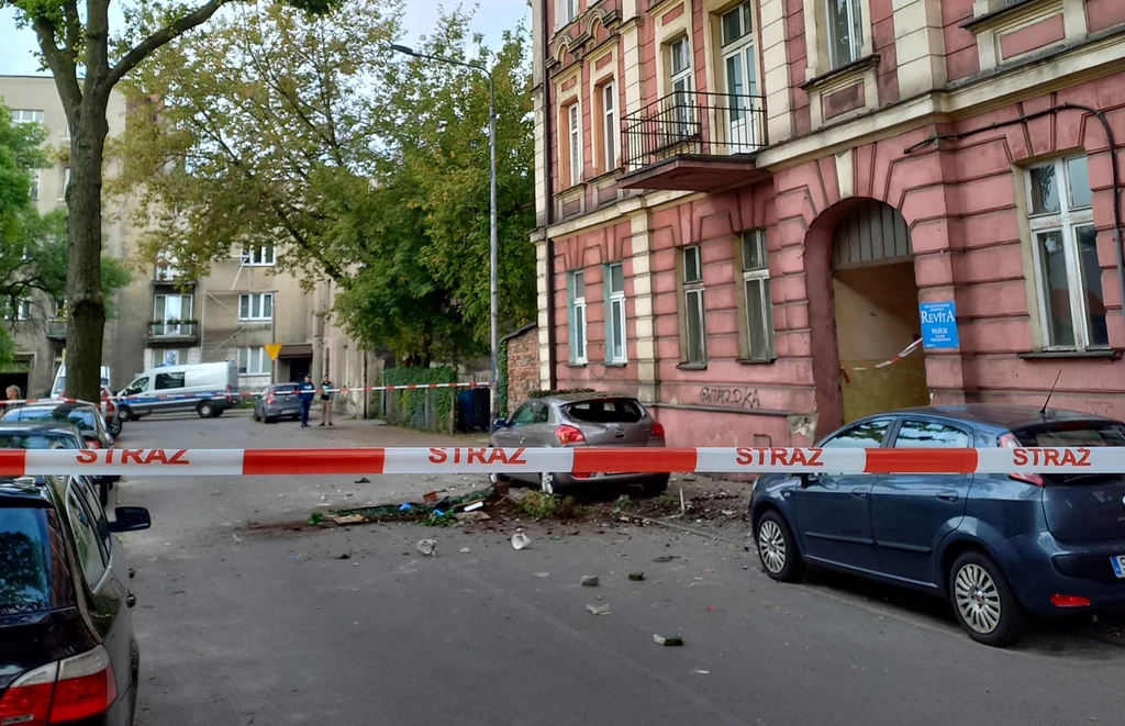 W Sosnowcu oderwał się balkon na trzecim piętrze kamienicy W Sosnowcu oderwał się balkon na trzecim piętrze kamienicy