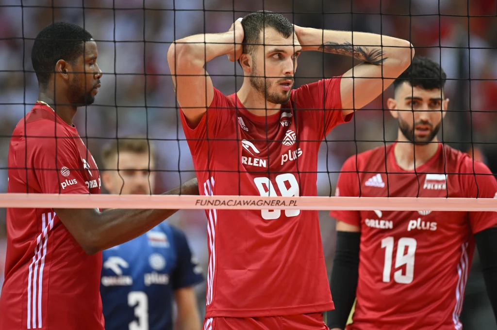 Norbert Huber w środku, po bokach Wilfredo Leon i Marcin Janusz