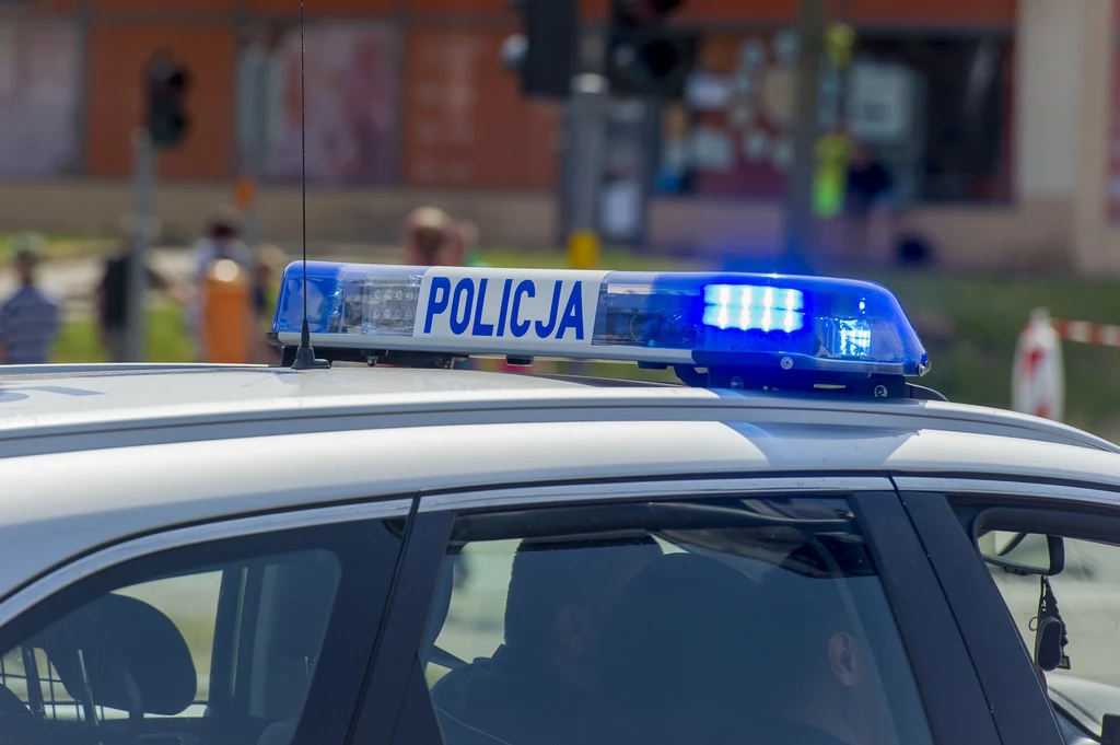 Policjanci zatrzymali 22-letnią kobietę i 23-letniego mężczyznę. Zdjęcie ilustracyjne Policjanci zatrzymali 22-letnią kobietę i 23-letniego mężczyznę. Zdjęcie ilustracyjne