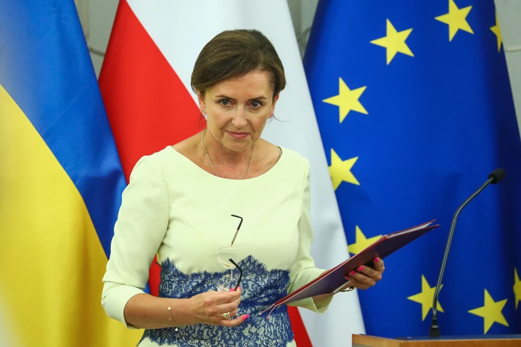Senator PiS Ewa Gawęda na sali obrad Senatu w Warszawie Senator PiS Ewa Gawęda na sali obrad Senatu w Warszawie