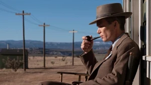 Cillian Murphy w scenie z "Oppenheimera"