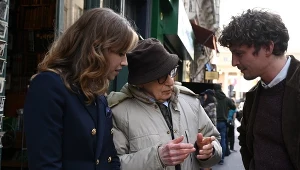 Lou de Laâge, Woody Allen i Niels Schneider na planie "Niewiernych w Paryżu"
