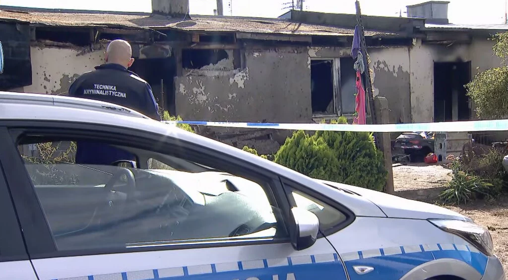 Pożar domu wielorodzinnego w Rokitnicy. Zginęło czteroletnie dziecko Pożar domu wielorodzinnego w Rokitnicy. Zginęło czteroletnie dziecko