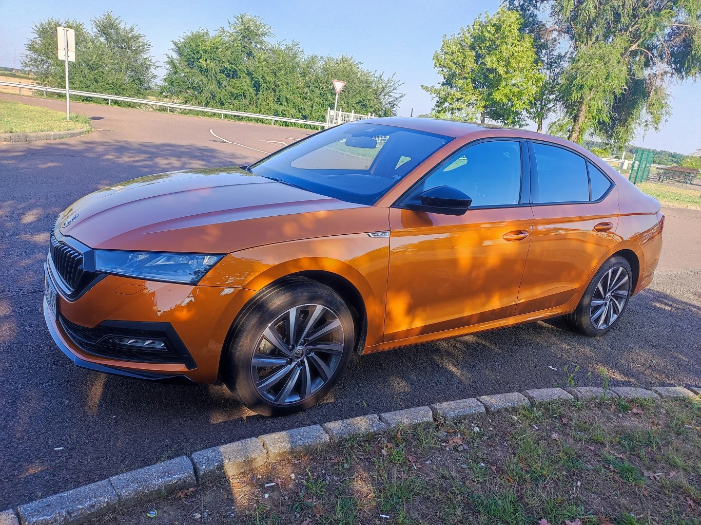 Chwilowy postój na parkingu przy węgierskiej autostradzie Chwilowy postój na parkingu przy węgierskiej autostradzie