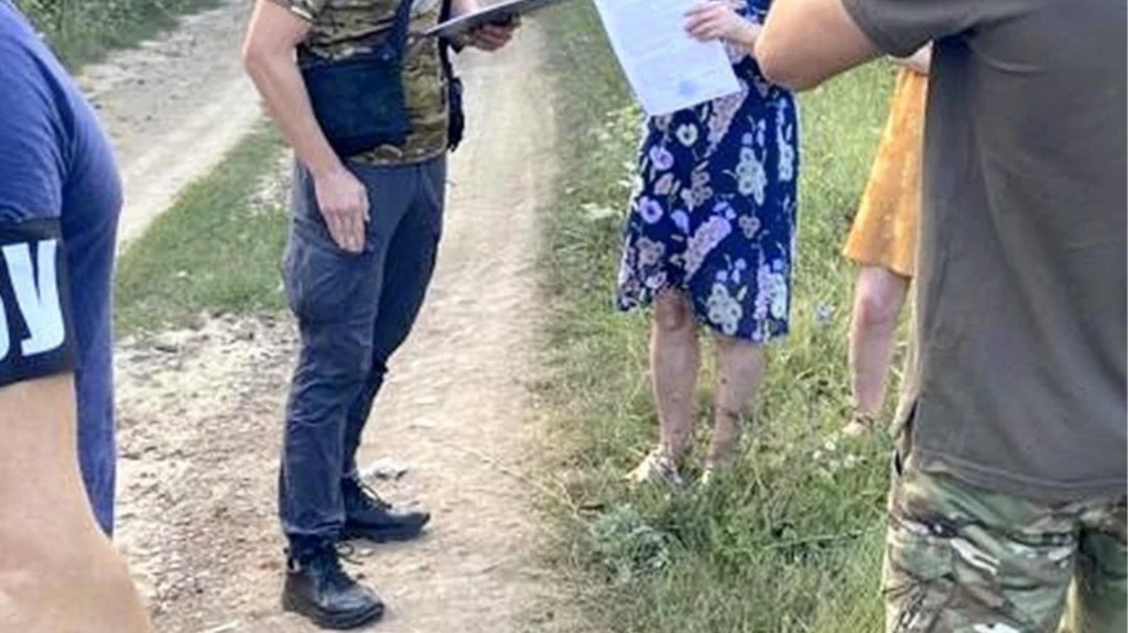 Kobieta udawała, że robi "selfie". Została zatrzymana Kobieta udawała, że robi "selfie". Została zatrzymana