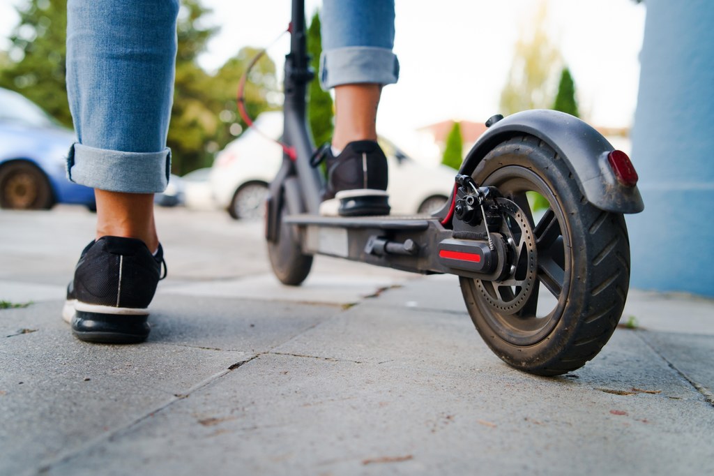 Zakaz elektrycznych hulajnóg w Paryżu od 1 września