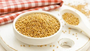 Gorczyca przyspiesza trawienie, likwiduje wzdęcia, łagodzi bóle reumatyczne. Dodaj do sosów i mięs