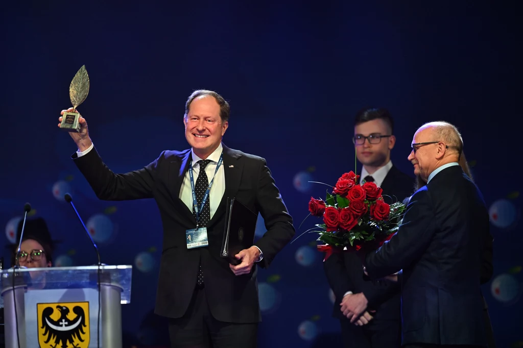 Mark Brzezinski otrzymał nagrodę "Człowieka Roku 2023" Mark Brzezinski otrzymał nagrodę "Człowieka Roku 2023"