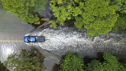 Rok 2023 może być najgorętszy w historii pomiarów. Rekordowe temperatury prowadzą do wielu dramatycznych zjawisk. Na zdjęciu: skutki uderzenia huraganu Idalia we Florydę w USA
