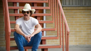 Wychudzony Matthew McConaughey w filmie "Witaj w klubie"