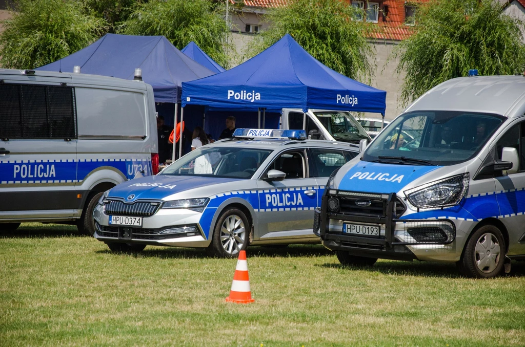 Policja wciąż boryka się problemem braku chętnych do pracy. Tymczasem na start można zarobić prawie 5 tys. zł