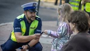 Sposób na bezpieczeństwo pieszych. Policja apeluje, by machali kierowcom