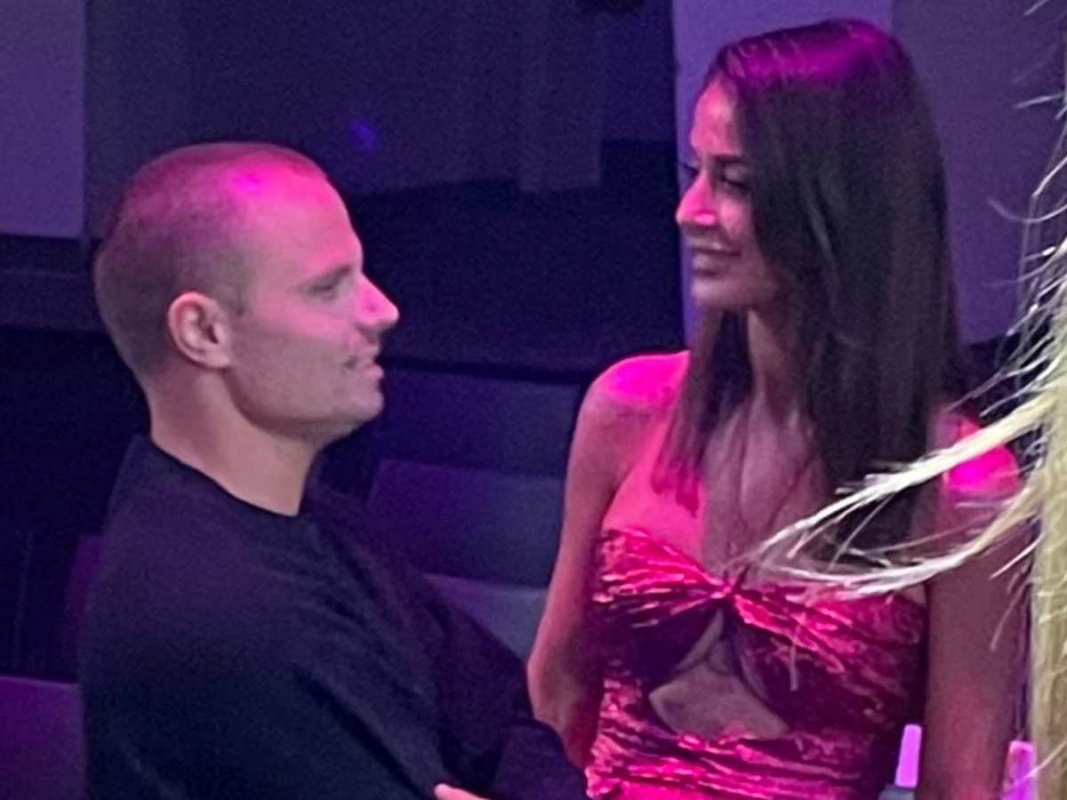 Marcin Hakiel i Magda Pieczonka rozmawiają na imprezie