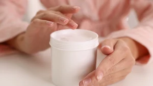 Nawilża, chroni i regeneruje. Jeśli maść, to tylko z tym składnikiem